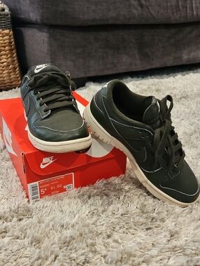 Nike Men’s dunk low retro Olive Green Low-Top Sneakers